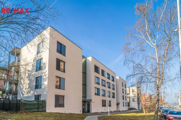 Pronájem garážového stání, 14,35 m2, Kladno