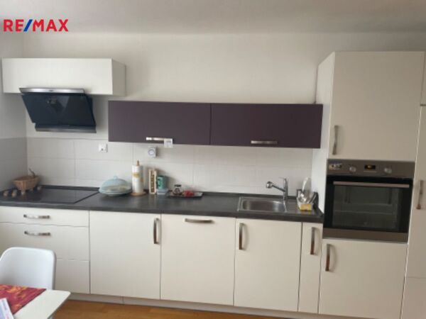 REMAX Delux
