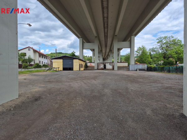 Pronájem pozemku pro komerční výstavbu, 1000 m2, Beroun