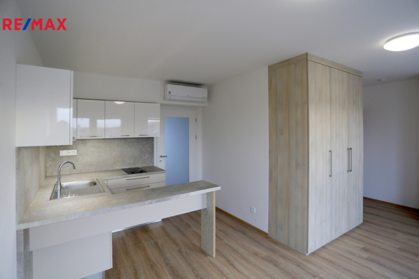 Pronájem bytu 1+kk, 28 m2, Brno