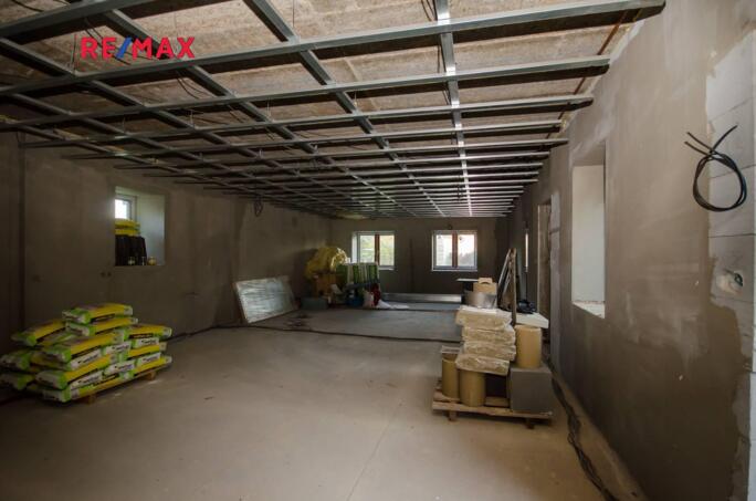 Prodej rodinného domu 280 m2 s hospodářským stavením, pozemek 4 901 m2 - obrázek 7