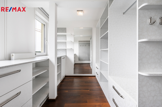 3067575.jpg 3067575.jpg