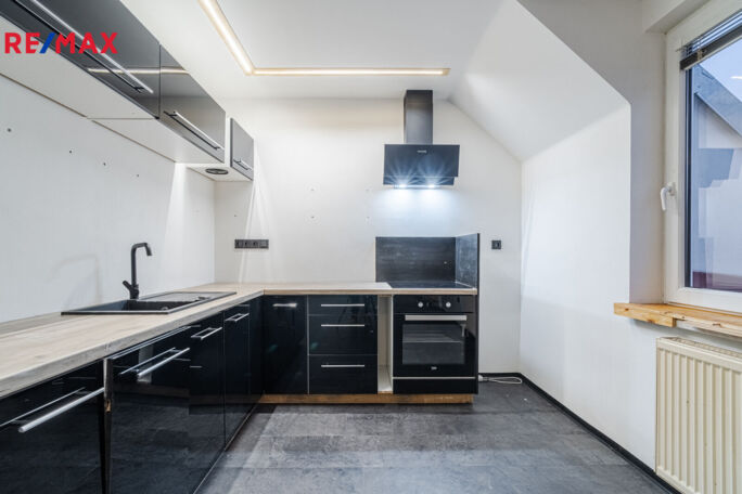 REMAX Delux