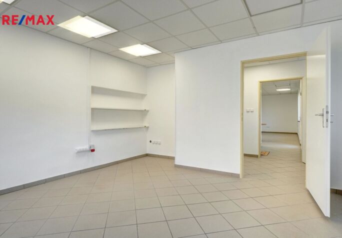 Pronájem obchodního prostoru, 56 m2, Oslavany - obrázek 8