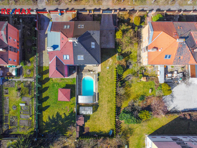 2713058.jpg 2713058.jpg