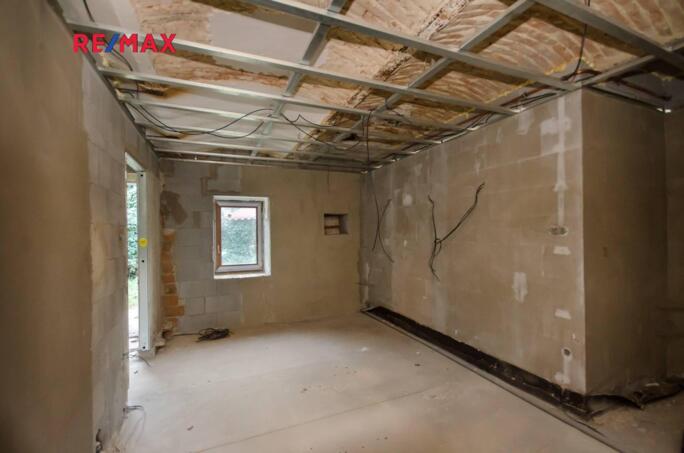 Prodej rodinného domu 280 m2 s hospodářským stavením, pozemek 4 901 m2 - obrázek 8