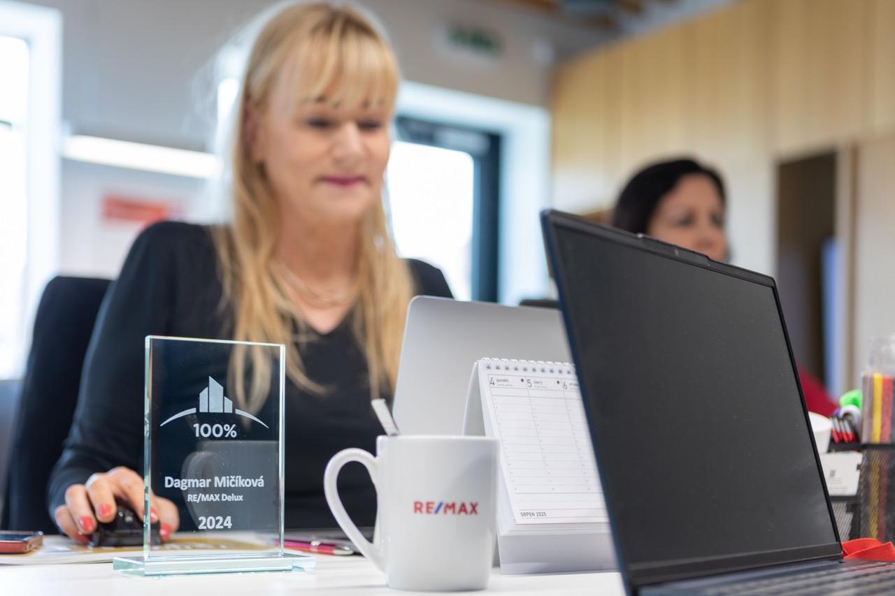 Cena 100 procent klub v remax Delux