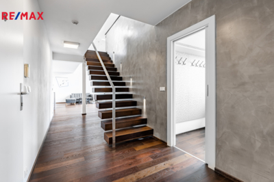 3067574.jpg 3067574.jpg