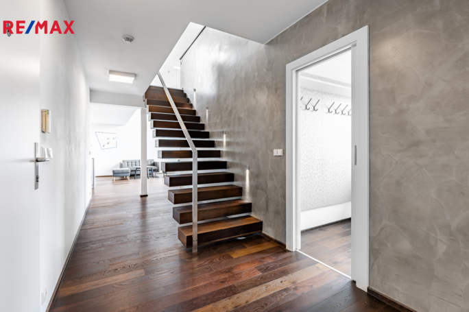 3067574.jpg 3067574.jpg