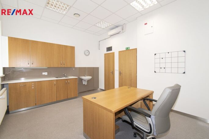 Pronájem prostoru kanceláří, 154 m2, Brno - obrázek 14