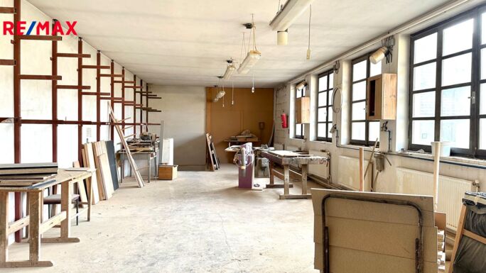 Pronájem skladovacího prostoru, 240 m2, Černá Hora