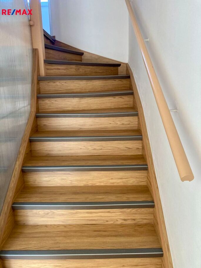 2470004.jpeg 2470004.jpeg