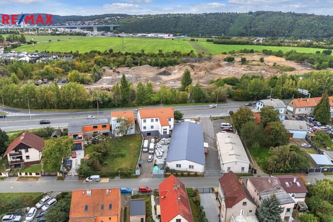 2703544.jpeg 2703544.jpeg