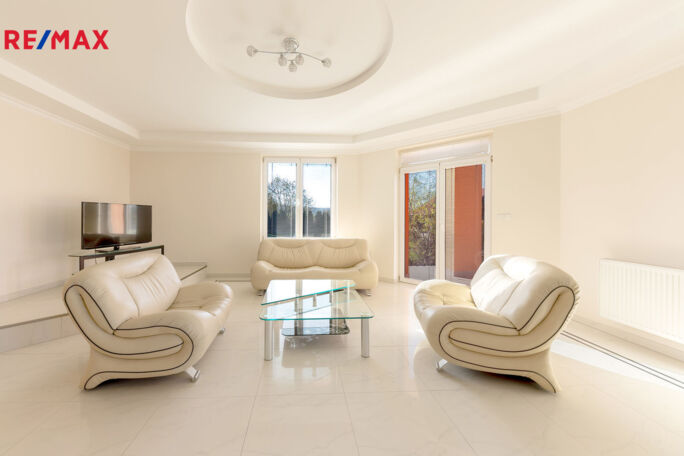 3071372.jpg 3071372.jpg