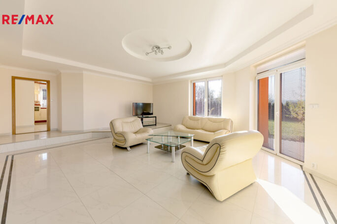 3071373.jpg 3071373.jpg