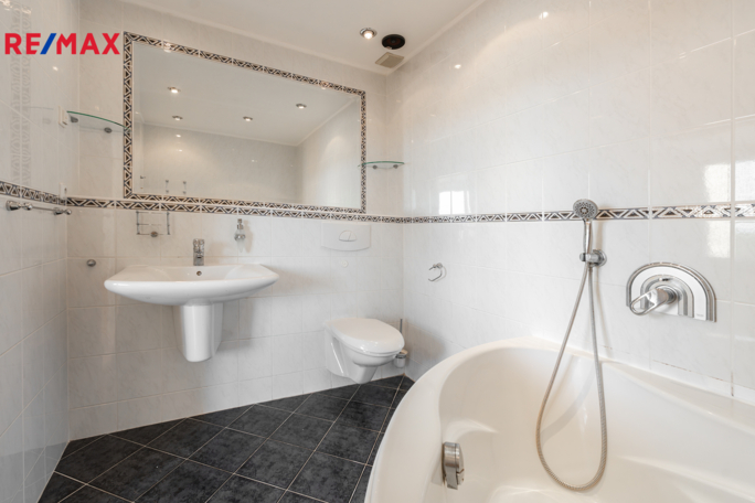 2857006.jpg 2857006.jpg