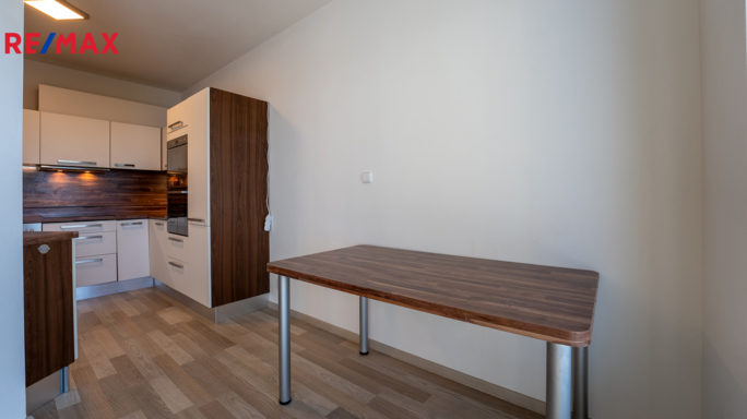 REMAX Delux