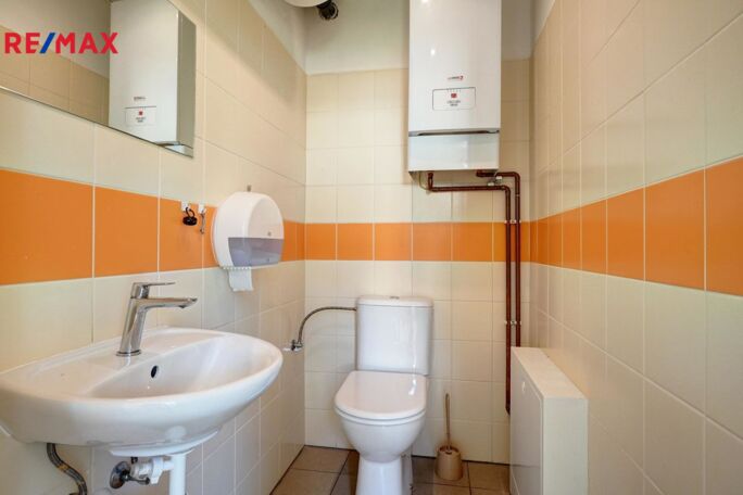 Pronájem obchodního prostoru, 56 m2, Oslavany - obrázek 11