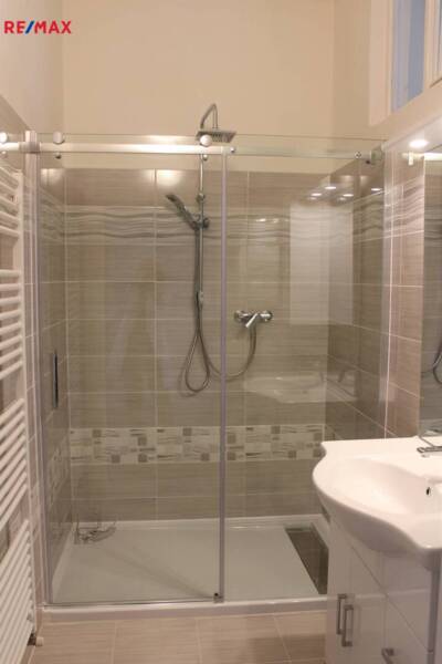 3095975.jpg 3095975.jpg