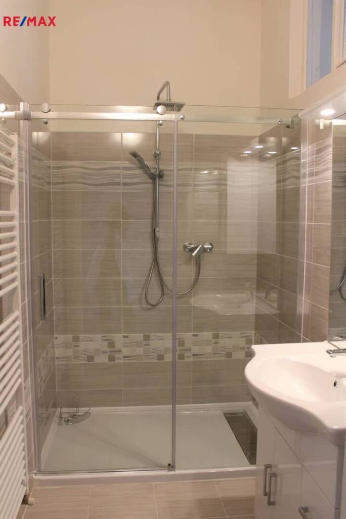 3095975.jpg 3095975.jpg