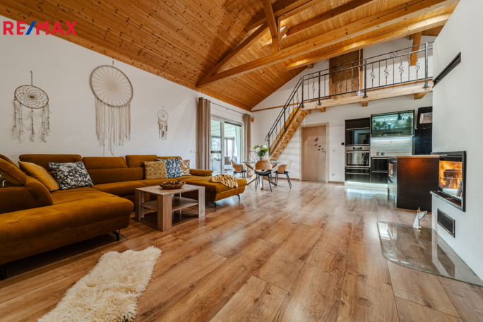 Prodej rodinného domu, 206 m2, Práče