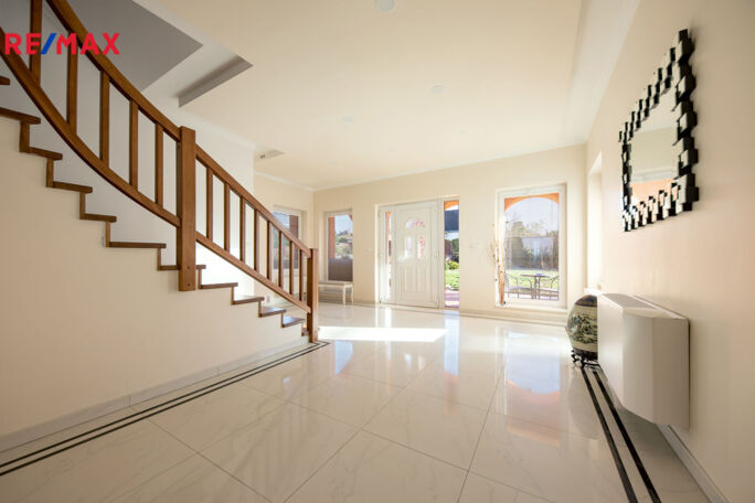 3071366.jpg 3071366.jpg