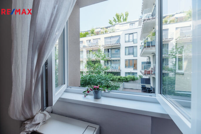 Pronájem bytu 1+kk, 27 m2, Praha - obrázek 10