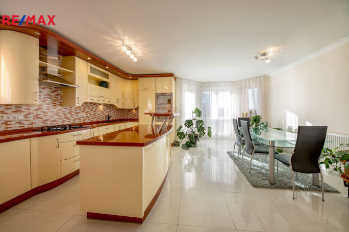 3071371.jpg 3071371.jpg