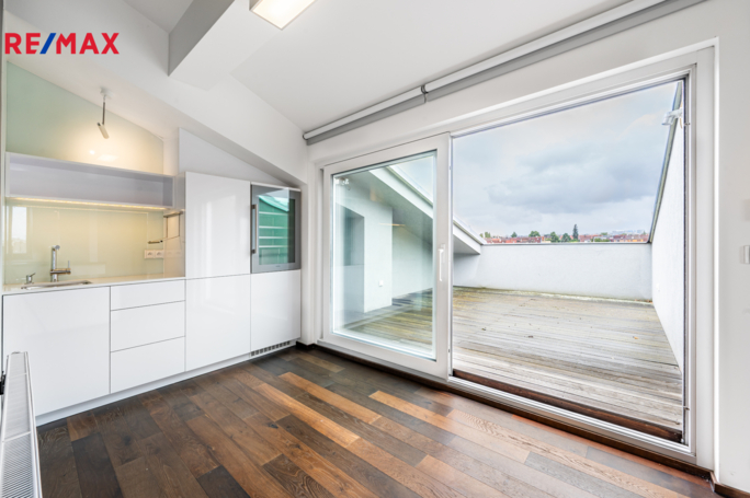 3067585.jpg 3067585.jpg