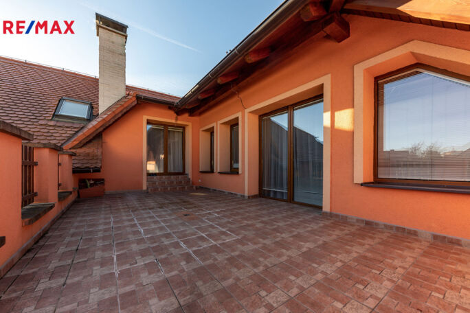 3071381.jpg 3071381.jpg