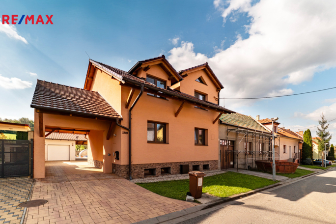 Prodej rodinného domu, 351 m2, Uherské Hradiště - obrázek 1