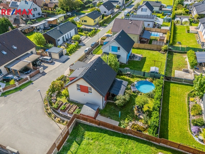 3033883.jpg 3033883.jpg