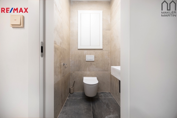 3084198.jpg 3084198.jpg