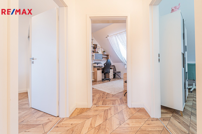 2740072.jpg 2740072.jpg