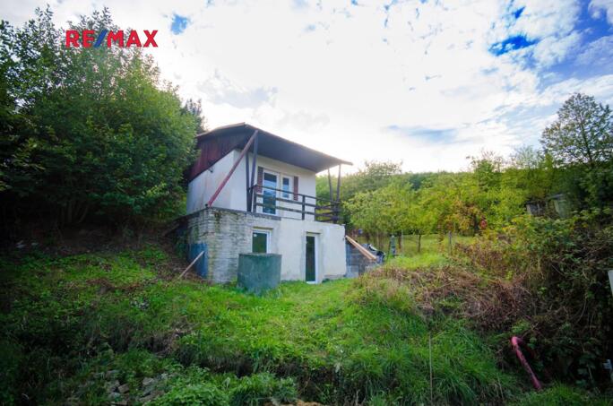 Chata 34 m2, pozemek 300 m2 - obrázek 1