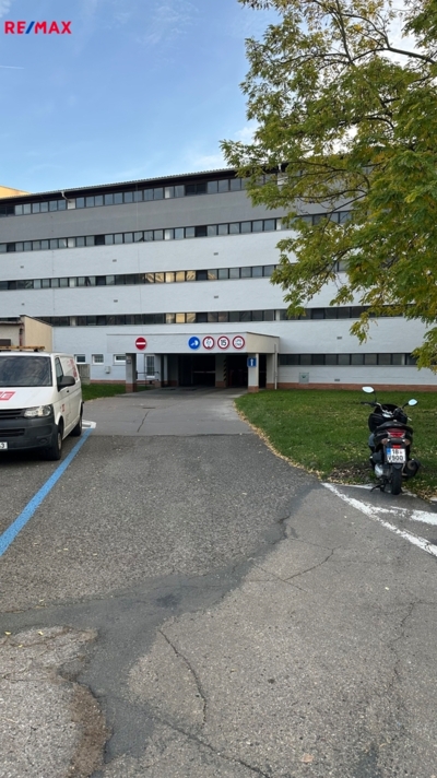 Pronájem garážového stání, 20 m2, Brno