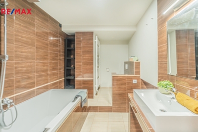 3036357.jpg 3036357.jpg