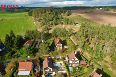 3053142.jpg 3053142.jpg