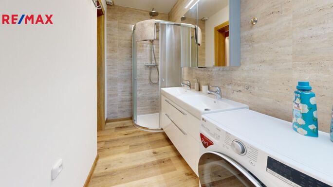 3041882.jpg 3041882.jpg