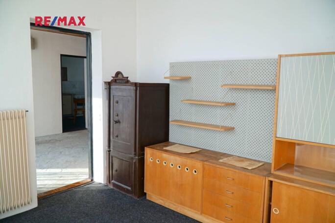 Prodej třípodlažního  rodinného domu 6 + 1 + technické místnosti - obrázek 13