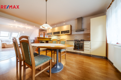 REMAX Delux
