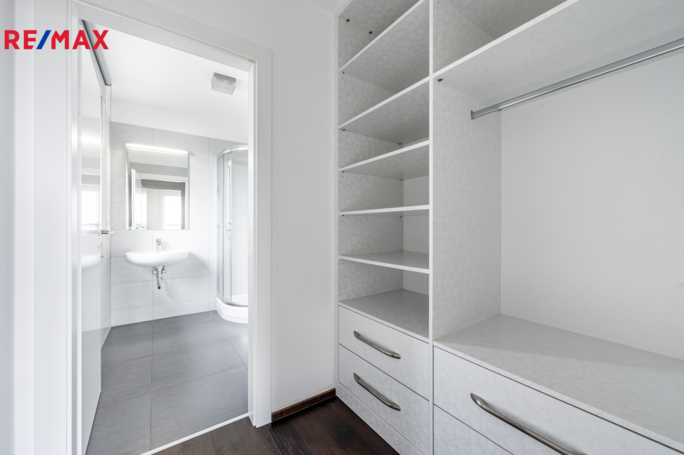 3067580.jpg 3067580.jpg