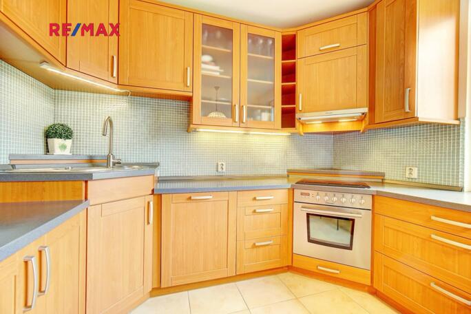 Pronájem moderního bytu 4+1 se šatnou - 96 m2 + sklep Pronájem moderního bytu 4+1 se šatnou - 96 m2 + sklep