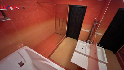 2796074.jpg 2796074.jpg