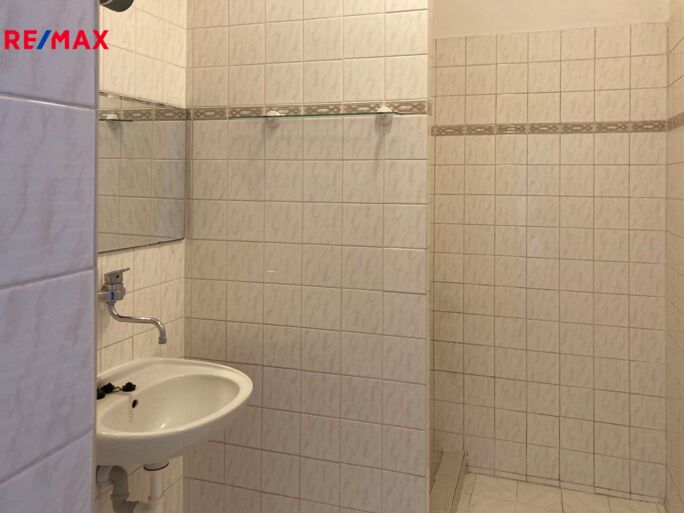 2470008.jpeg 2470008.jpeg