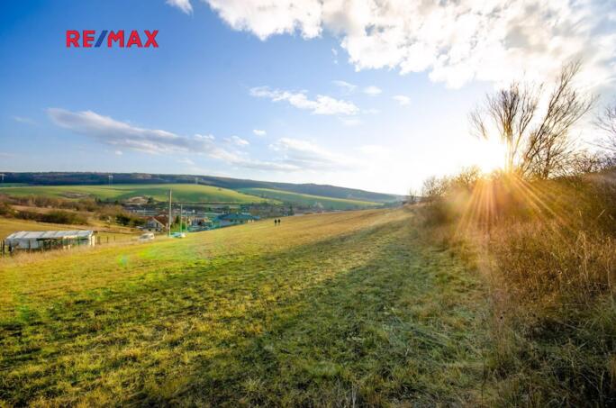 Prodej pozemku k bydlení 1200m2 - obrázek 1