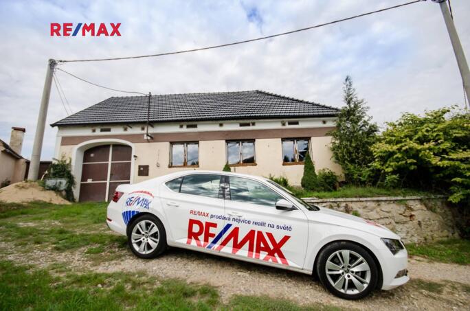 Prodej rodinného domu 280 m2 s hospodářským stavením, pozemek 4 901 m2 - obrázek 1