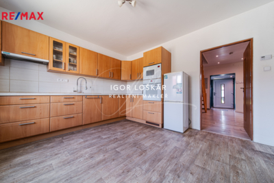 REMAX Delux