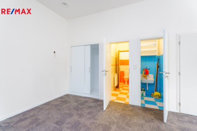 3050377.jpg 3050377.jpg