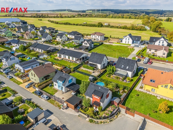 3033879.jpg 3033879.jpg